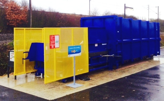 Compacteur poste fixe “Paktor i3” 2000 <br>avec lève conteneurs intégré frontal (Exclusivité)