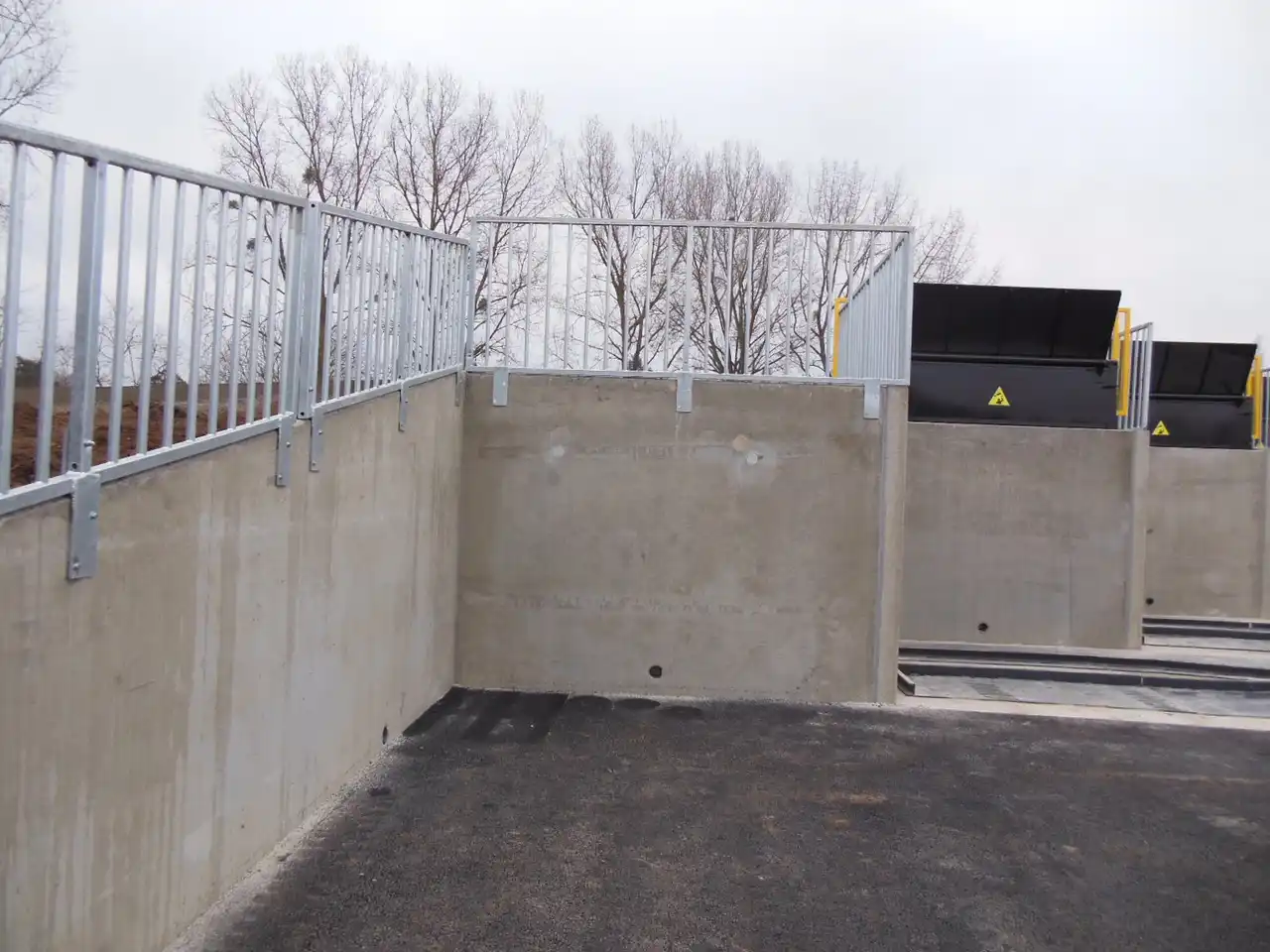garde-corps-dechetterie-gillard-conforme-norme-nf-p01-012-securite-usagers-site-erp